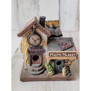 Fiji Town Square‎ bookends 1997 Tweetie Town Hall figure